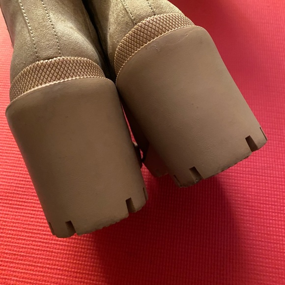 Jennifer Lopez Ankle Heeled Boots - Picture 9 of 16